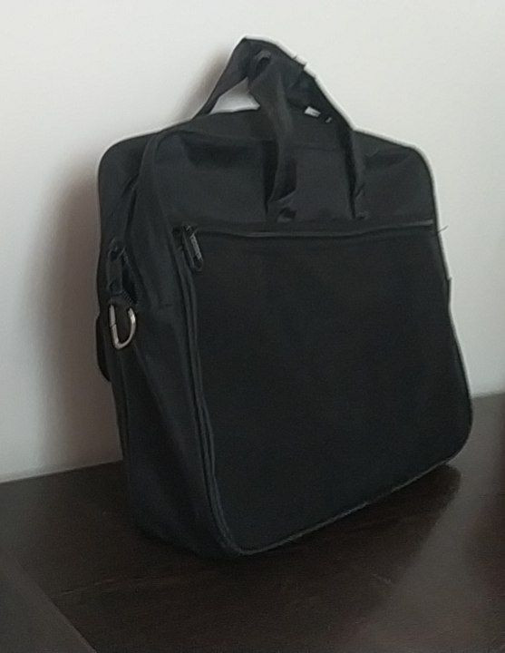 کیف لپ تاپی Camel(سیاه رنگ) با کیفیت بسیار خوب، مناسب برای دوره های دبیرستان تا دانشگاه و استادان گرامی و حمل مقادیر کم کتاب و وسایل دانشجویی