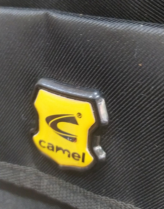 کیف لپ تاپی Camel(سیاه رنگ) با کیفیت بسیار خوب، مناسب برای دوره های دبیرستان تا دانشگاه و استادان گرامی و حمل مقادیر کم کتاب و وسایل دانشجویی