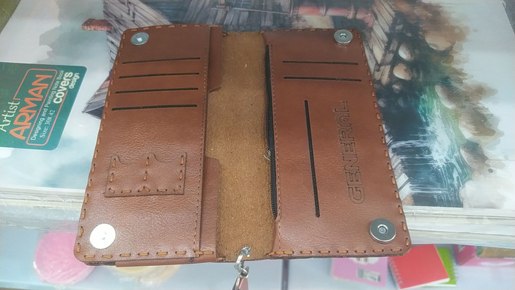 کیف چرمی مخصوص موبایل و کارت و پول طرحی بی نهایت زیبا و شکیل و جادار کار چرم اصل تبریز